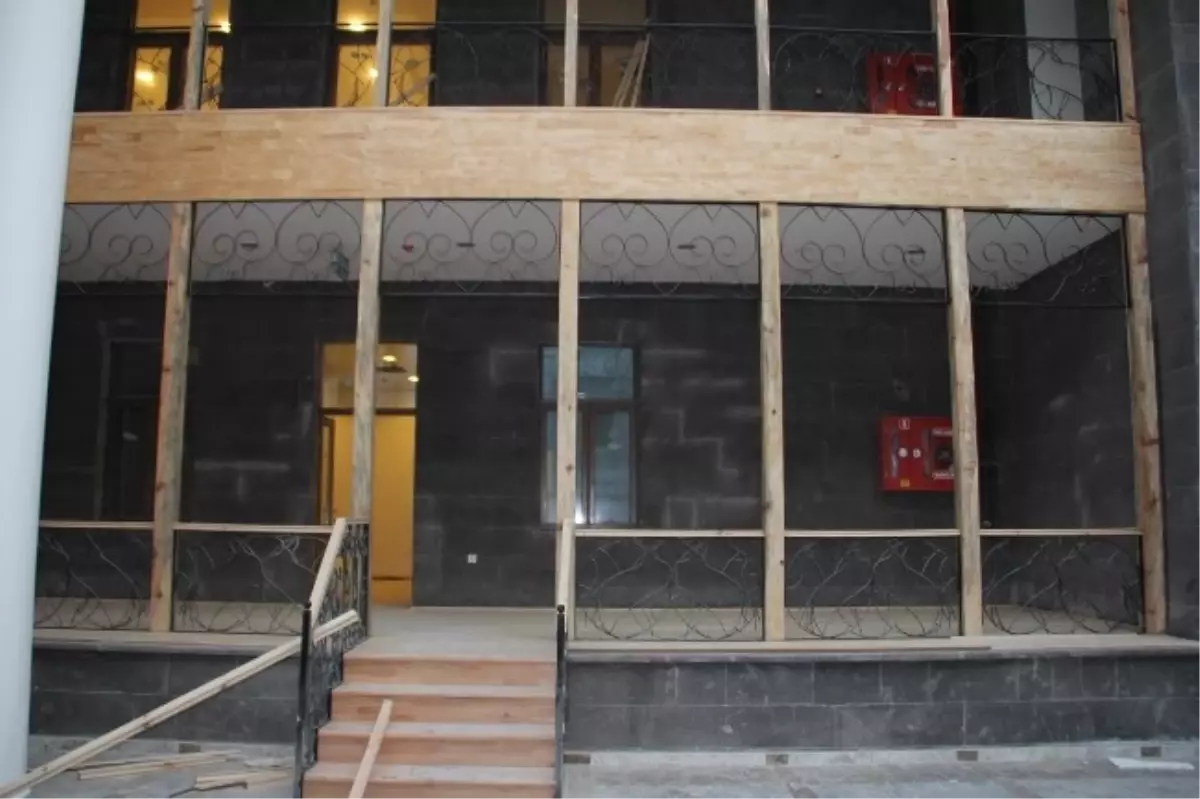 Kars Belediyesi Modern Hizmet Binası Tamamlandı