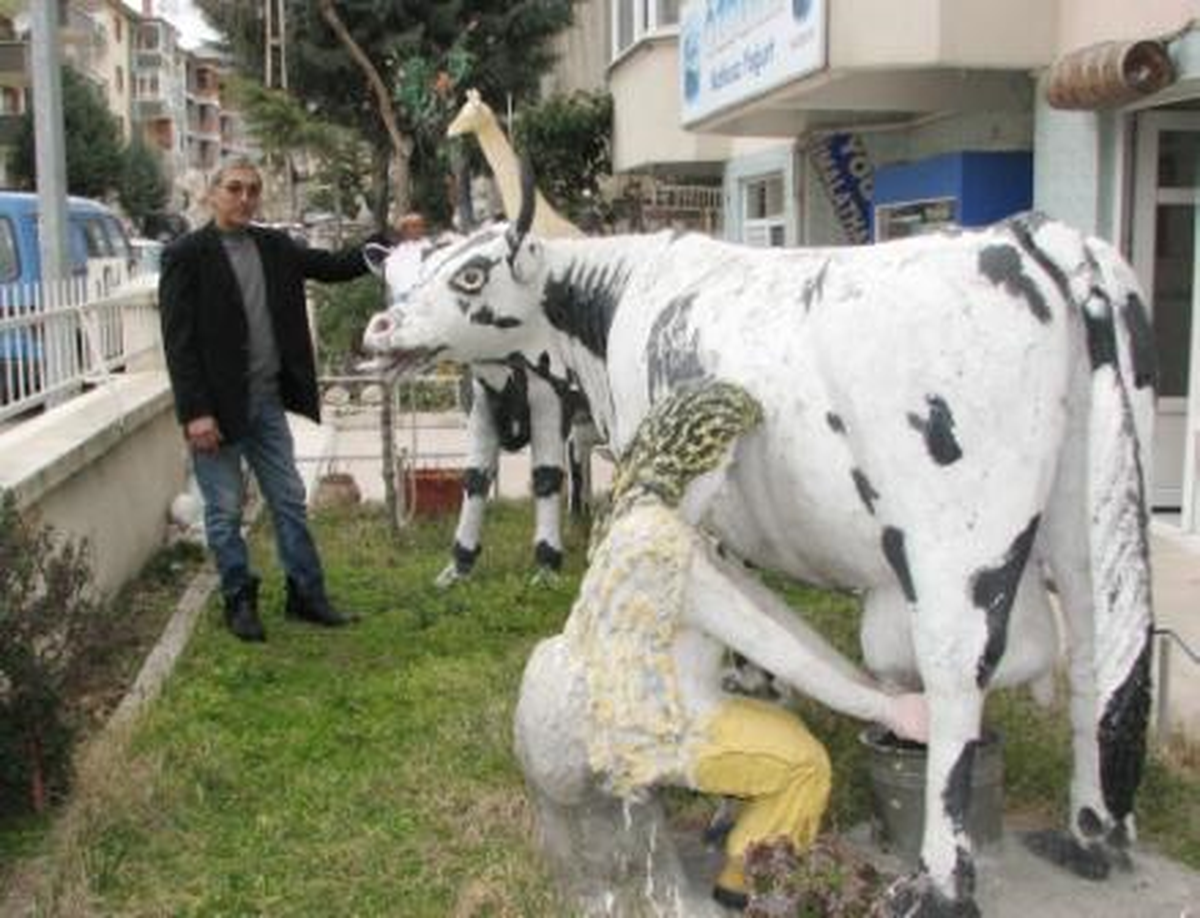 Amasya\'da Kum ve Çimentodan Heykeller İlgi Görüyor
