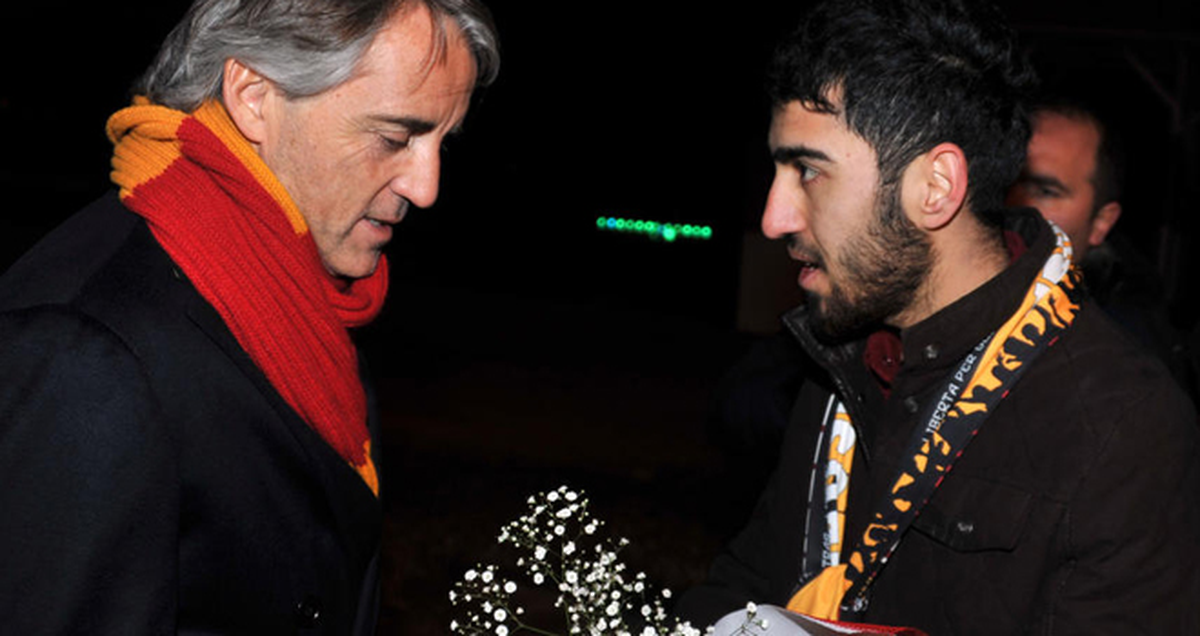 Mancini\'ye Çiçekli Karşılama