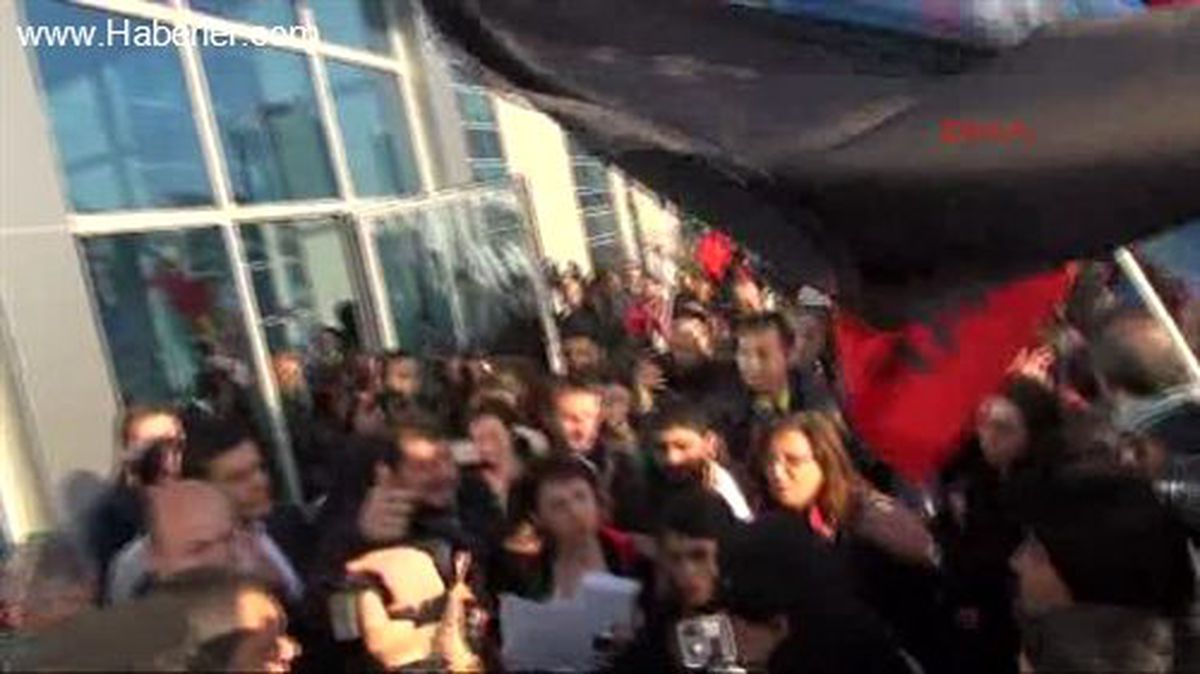 Mehmet Ayvalıtaş Duruşması\'nda Adliye Önünde Olaylar Çıktı