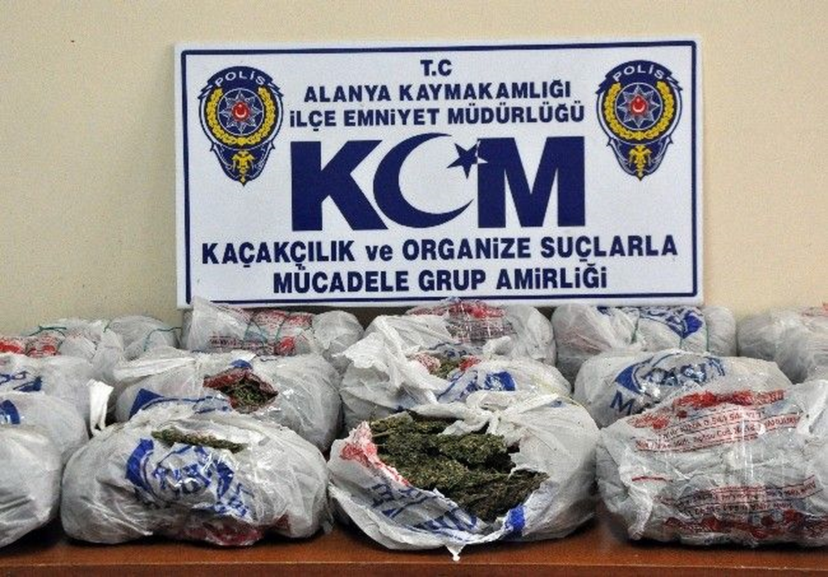 Otomobille Uyuşturucu Sevkiyatına 6 Gözaltı