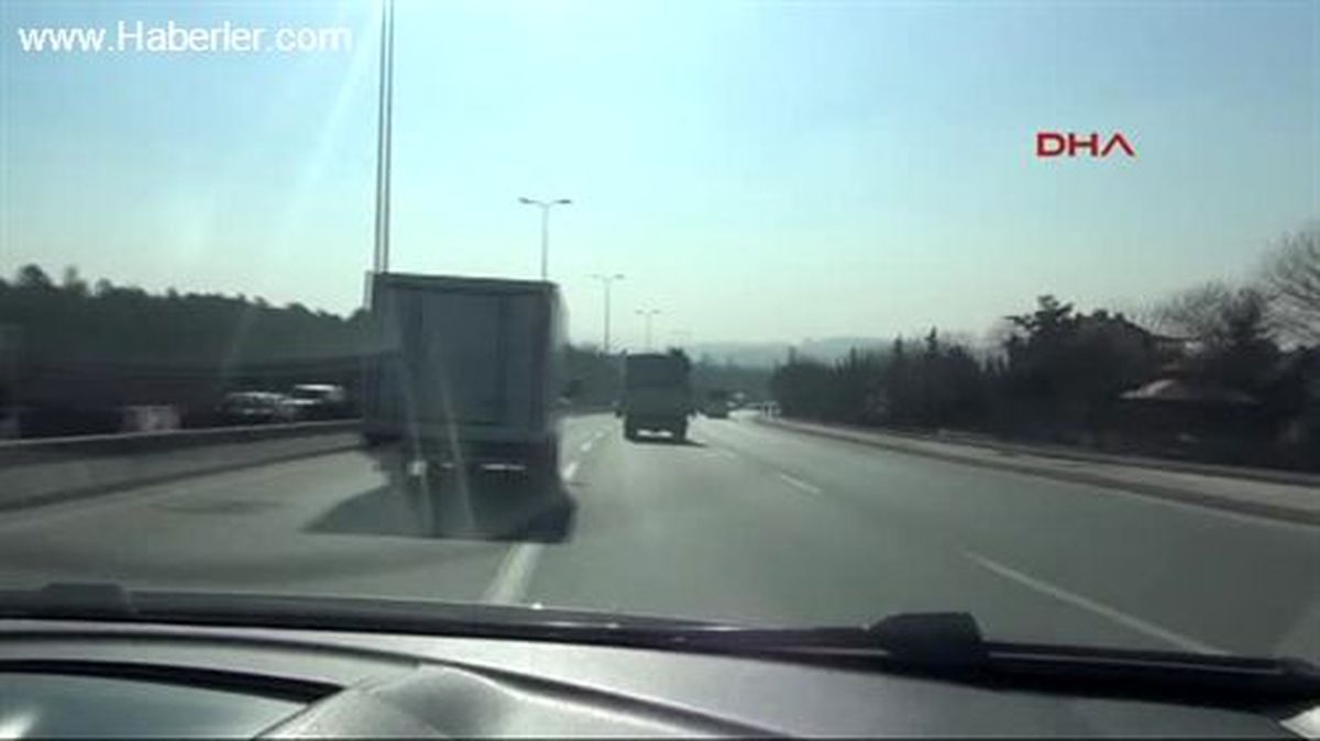 Polisin \'Dur\' İhtarına Uymayan Sürücü Kovalamaca Sonrası Yakalandı