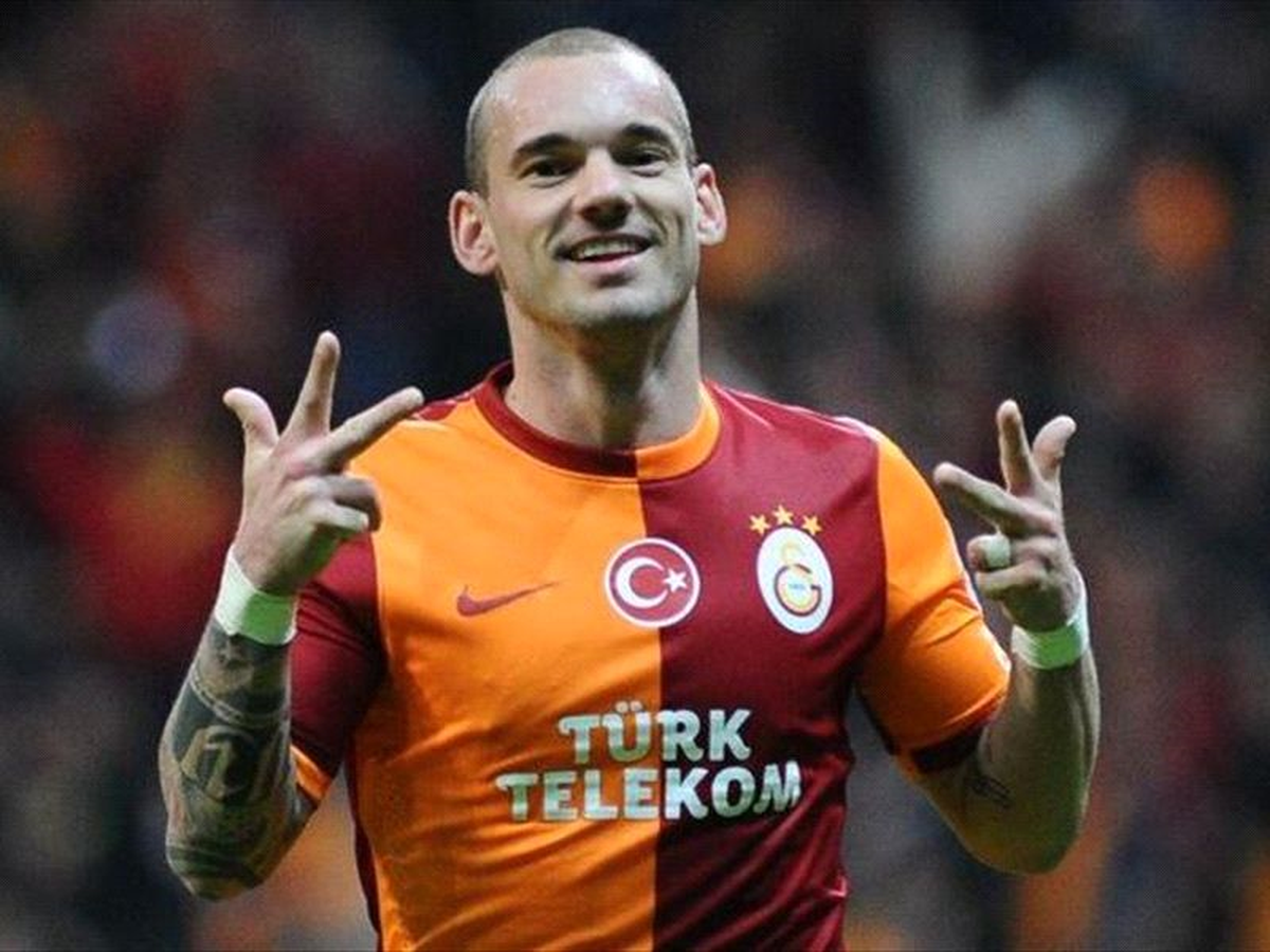 Sneijder\'in Hat-trick\'i FIFA\'nın Manşetinde!