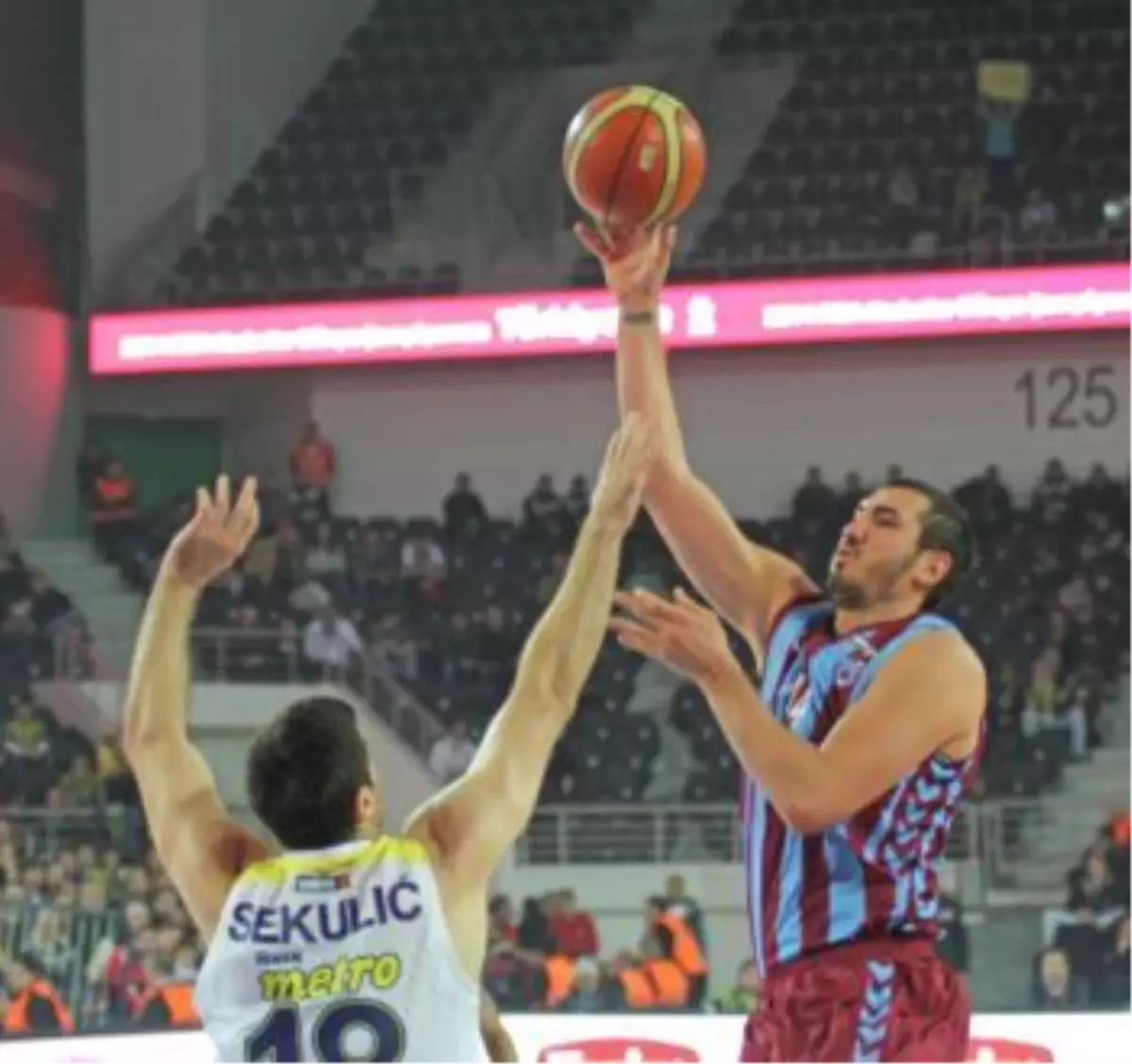 Spor Toto Basketbol Erkekler Türkiye Kupası\'nda Fenerbahçe Ülker Yarı Finale Çıktı