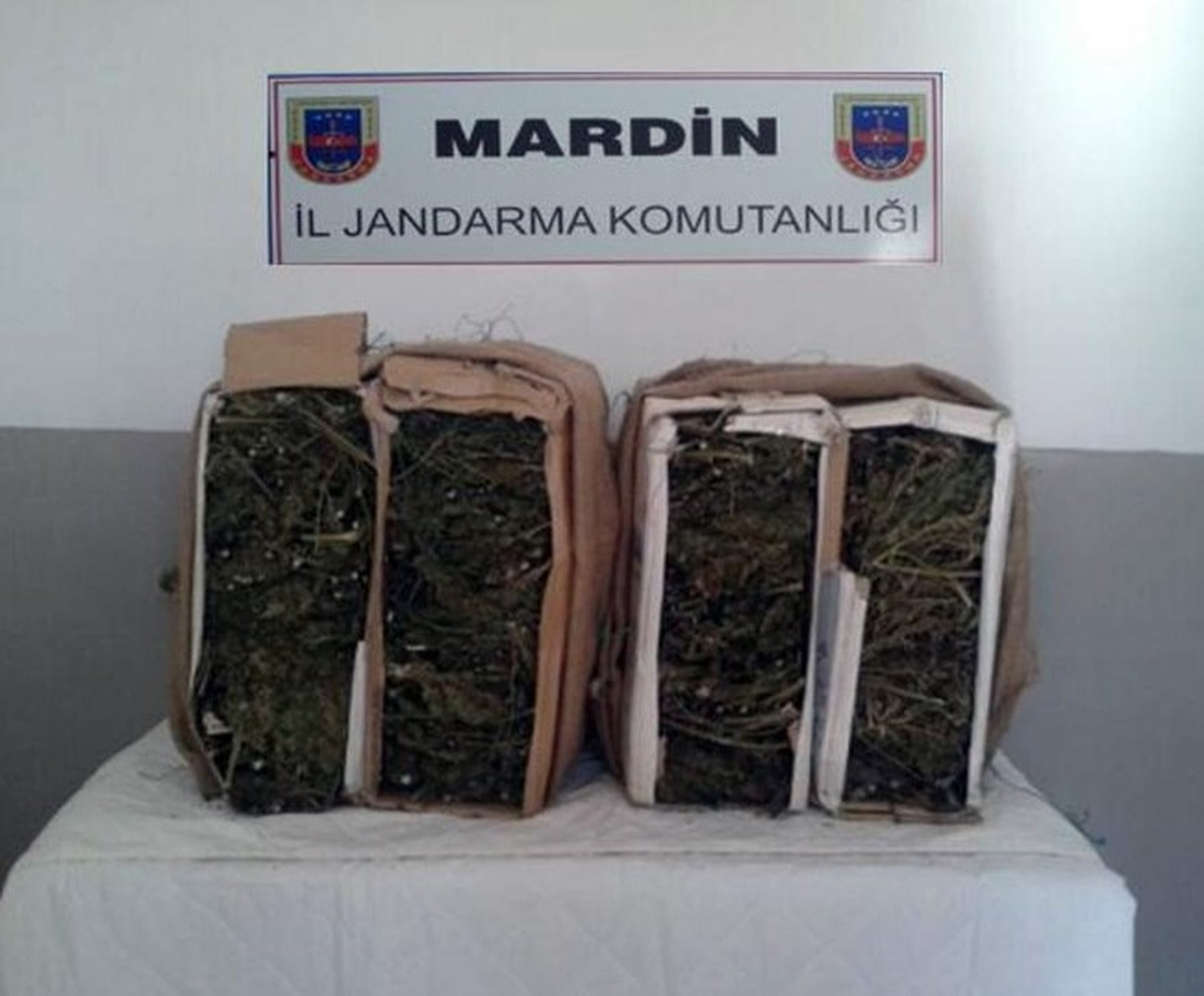 Suriye\'den Türkiye\'ye Esrar Getirmeye Çalışan 2 Kişi Jandarma Engeline Takıldı