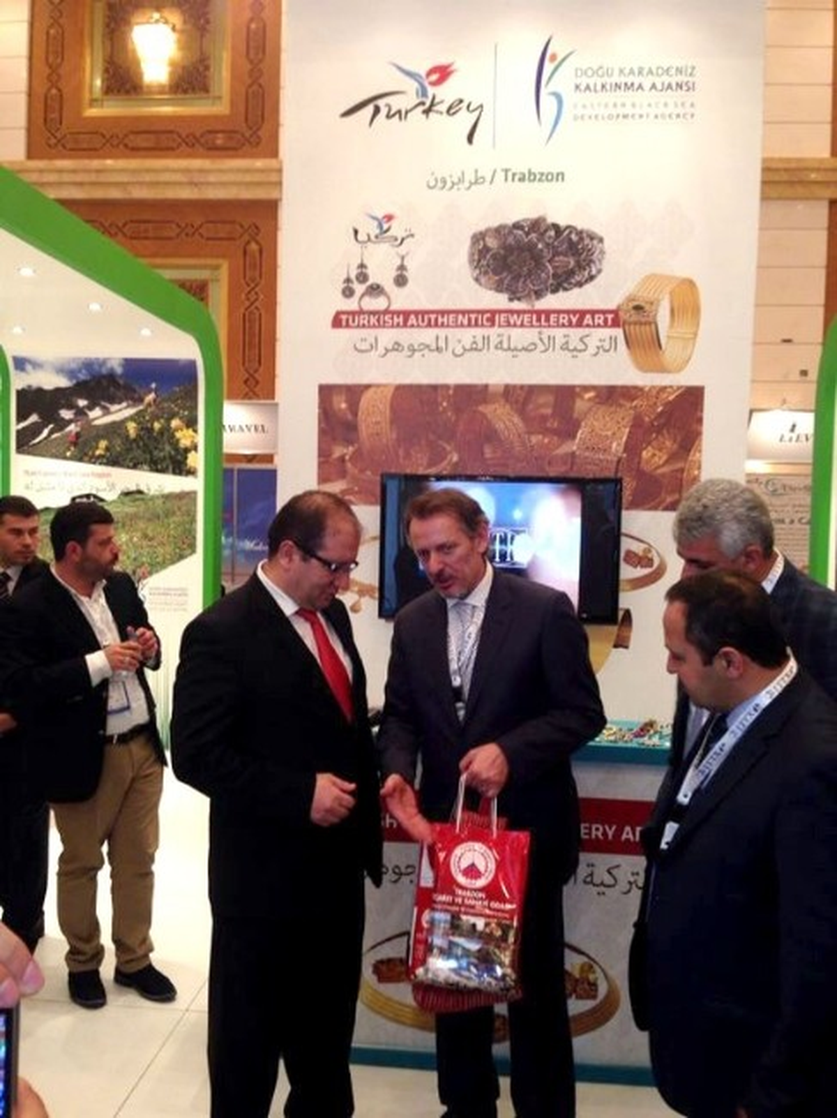 Trabzon Altın Hasırı Cidde Uluslararası Turizm ve Seyahat Fuarı\'nda Büyük İlgi Gördü