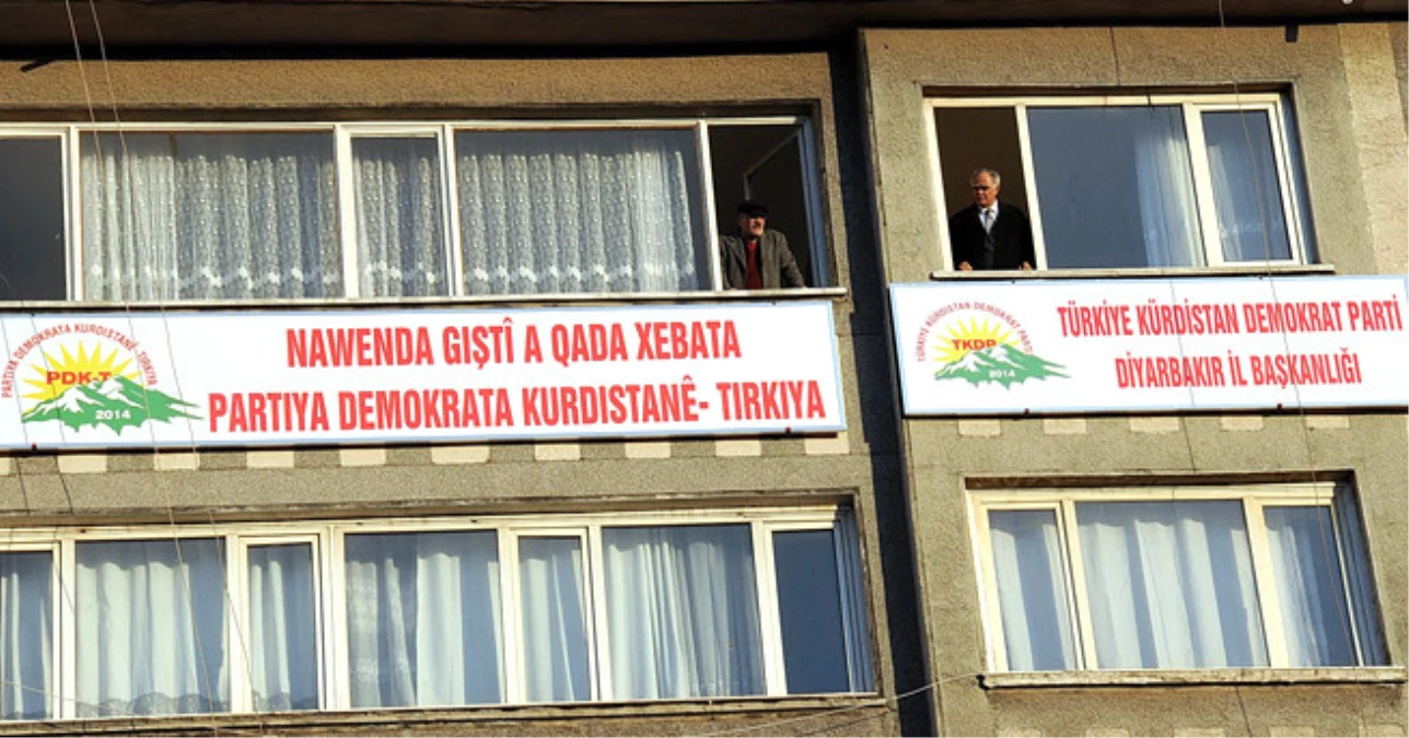 Türkiye\'de İlk Kürtçe Tabela Asan Parti