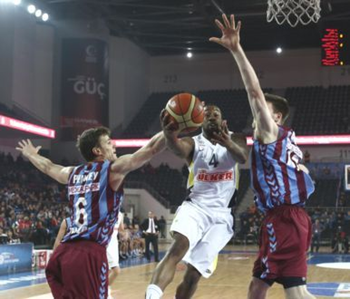 Fenerbahçe Ülker, Trabzonspor Medical Park\'ı 72-66 Yendi
