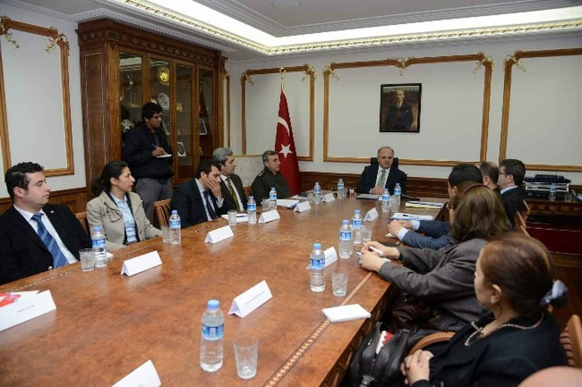 Vali Özdemir Çakacak, Siyasi Parti Temsilcileri ile Centilmenlik Anlaşması Yaptı