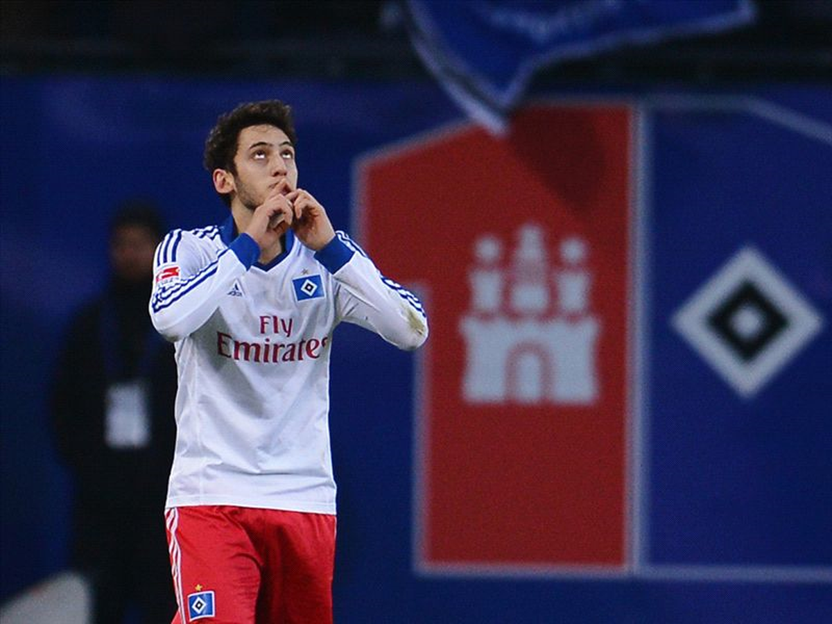 Ve Hakan Çalhanoğlu İmzaladı