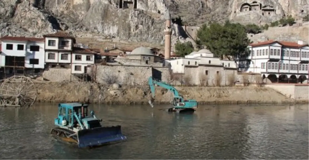 Yeşilırmak Nehir Yatağı Temizleniyor