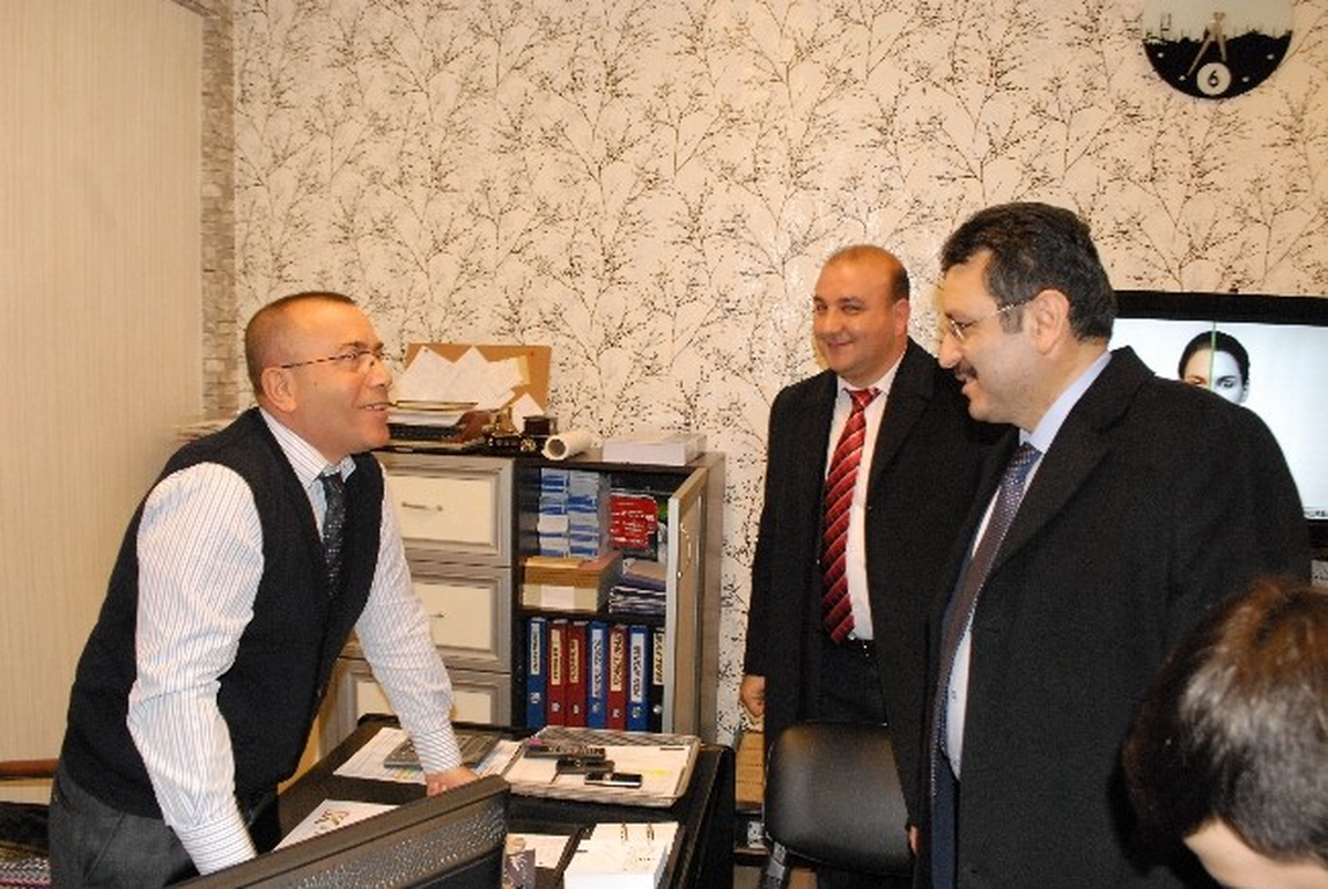 AK Parti Ortahisar Belediye Başkan Adayı Ahmet Metin Genç, Otogar Esnafı ve Ağrılı Vatandaşlarla...