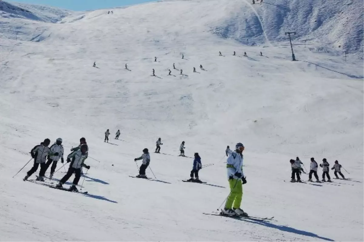 Bitlis\'te "Artık Ben de Kayak Yapıyorum" Projesi