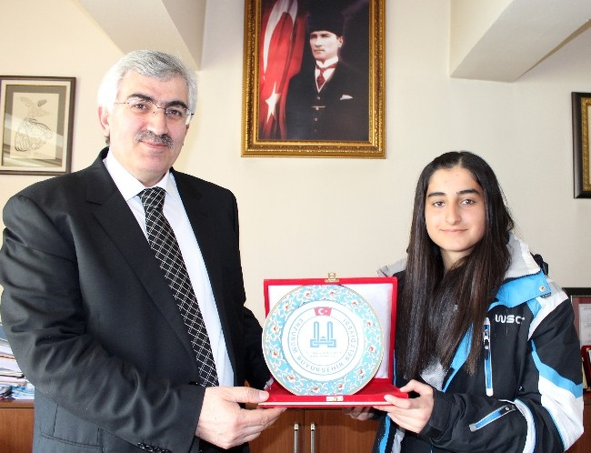 Büyükşehir\'in Kayakçısı Gap\'ın Yıldızı Oldu