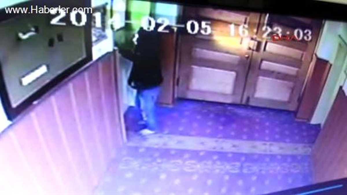 Cami Hırsızı Güvenlik Kameralarına Yakalandı