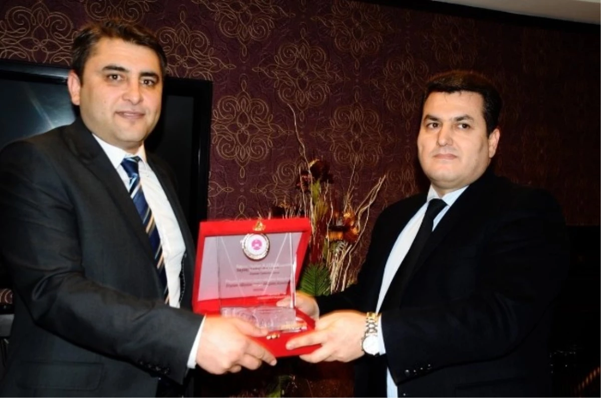 Erzurum\'da Tayini Çıkan Cumhuriyet Savcısı Sedat Bayrak\'a Veda Yemeği Verildi