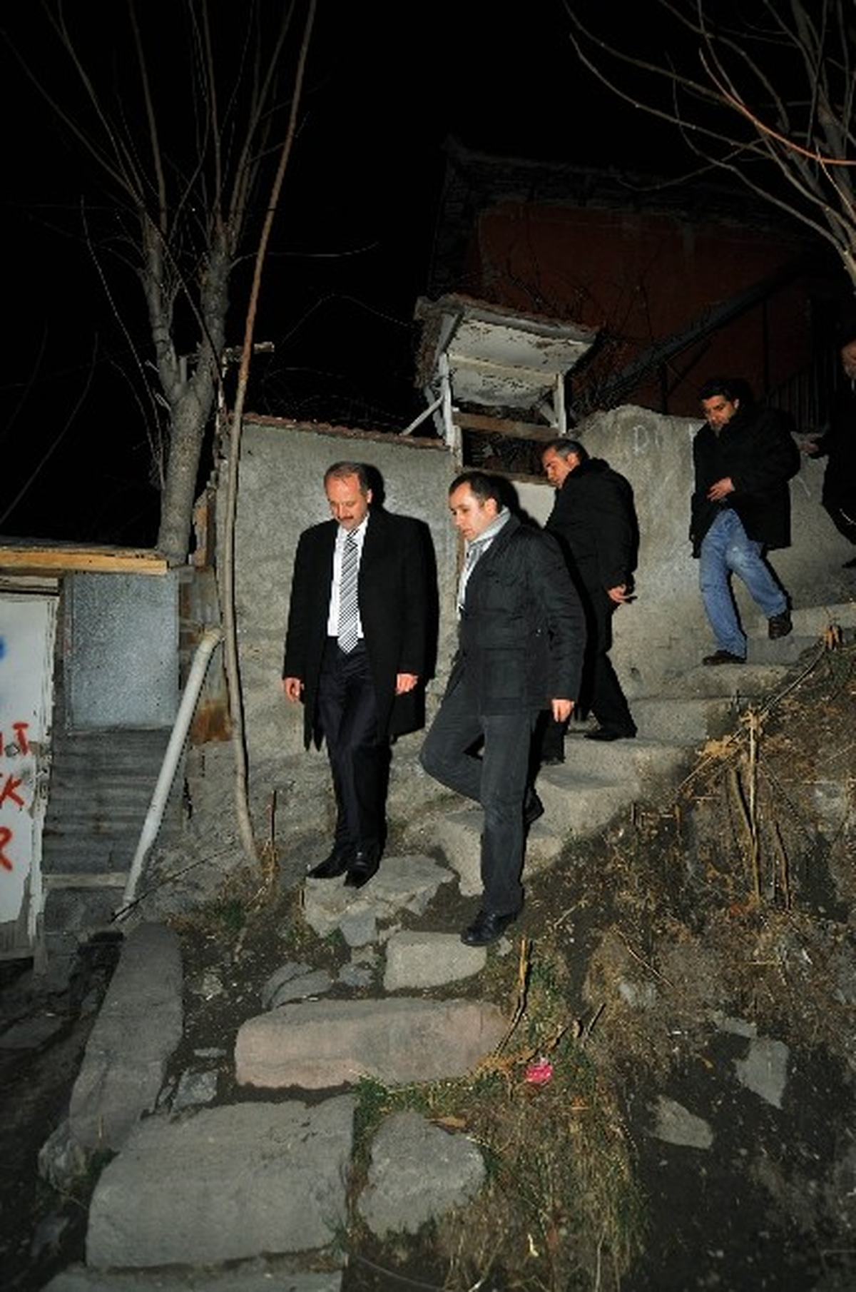 Evi Yanan Aileye Belediyeden Yardım Eli