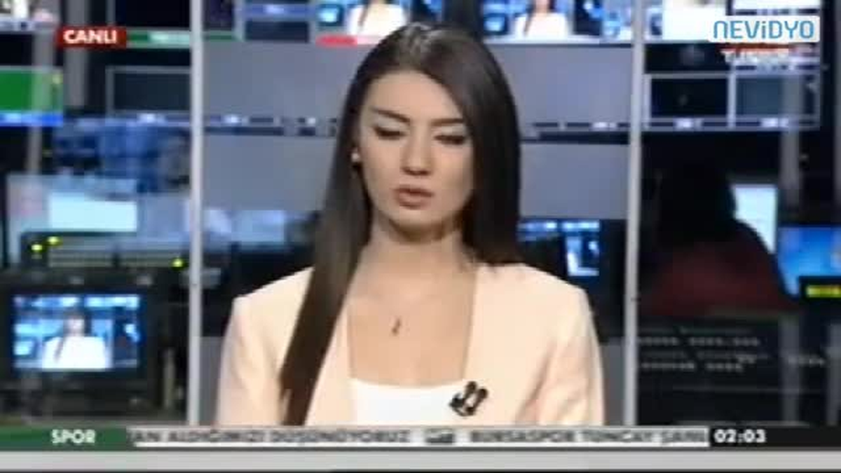 Haberi Sunarken Gözyaşlarını Tutamadı