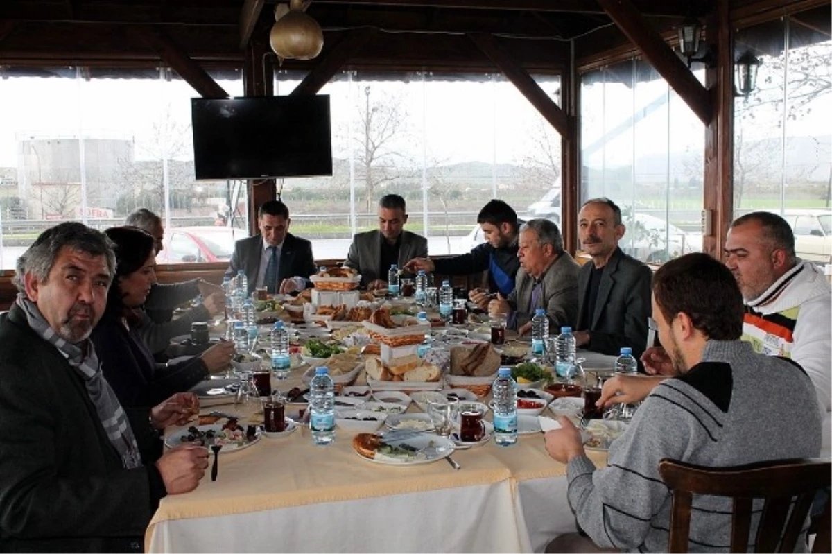 MHP Adayı Basın Mensupları ile Kahvaltıda Buluştu