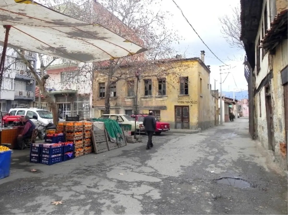 Ödemişli Hayırsever Halide Köymen Eğitime Işık İçin Ev Bağışladı