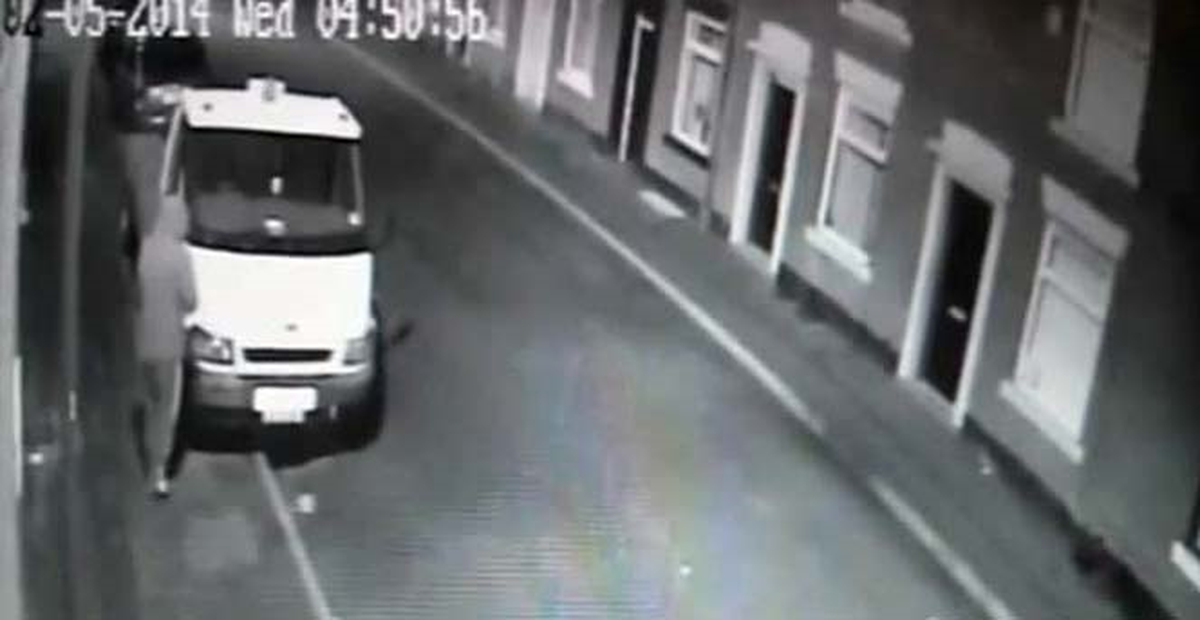 Otomobili Kundaklamak İsterken Kendini Böyle Ateşe Verdi