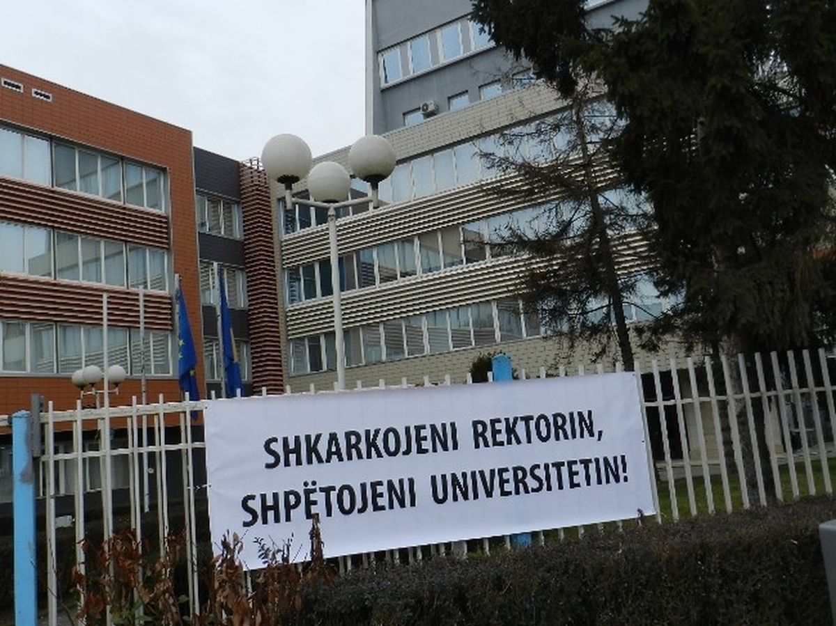 Priştine Üniversitesi\'ndeki Durum Kosova Meclisi\'nde