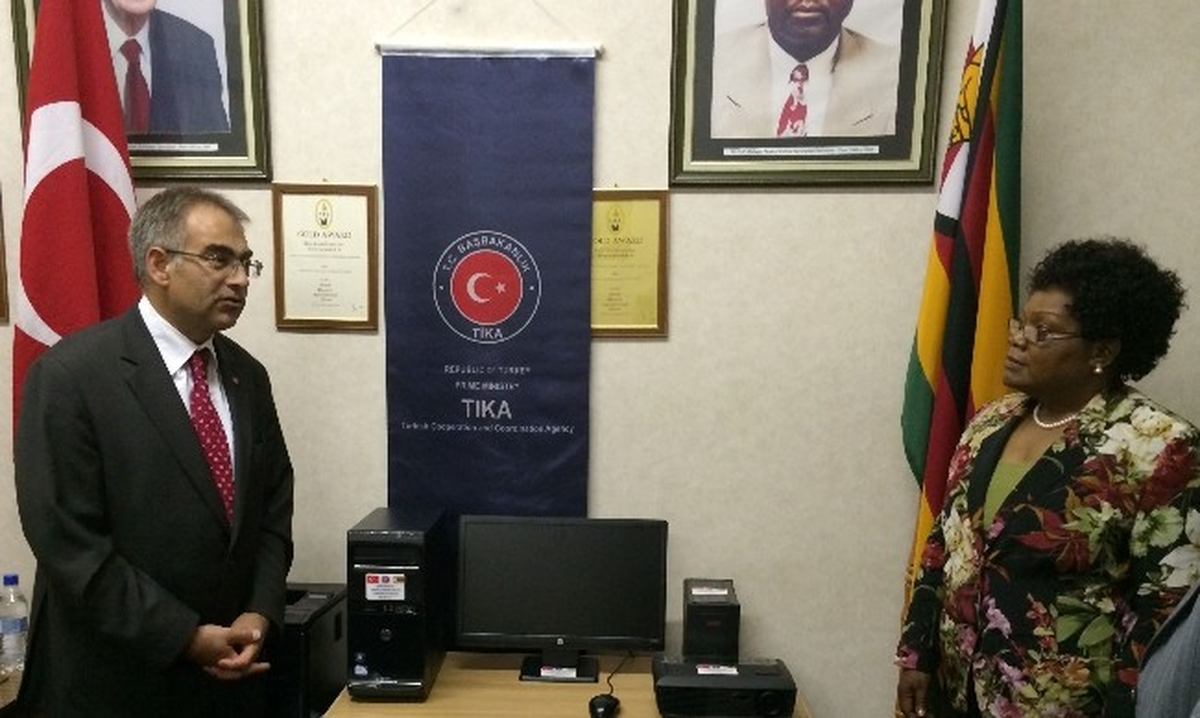 Tika\'dan Zimbabve\'de 2 Okula Donanım Desteği