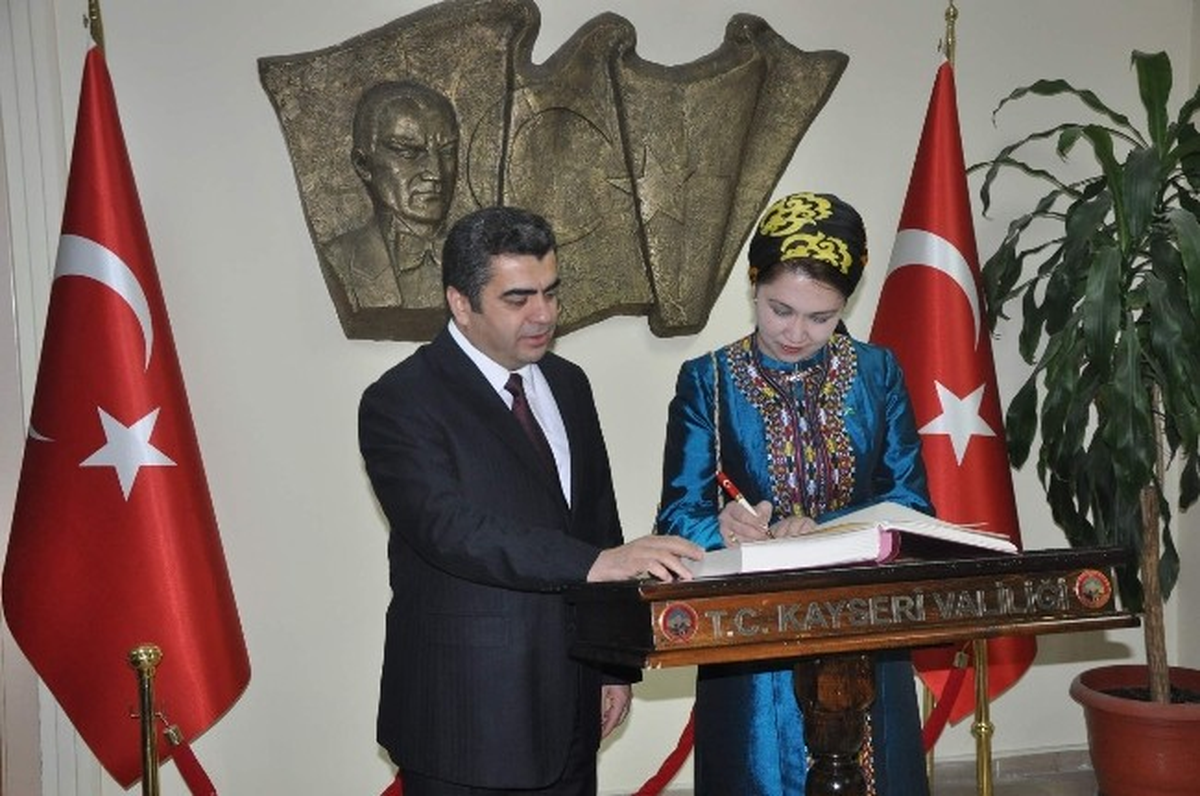 Türkmenistan Bakanı Mammedova\'dan Vali Düzgün\'e Ziyaret
