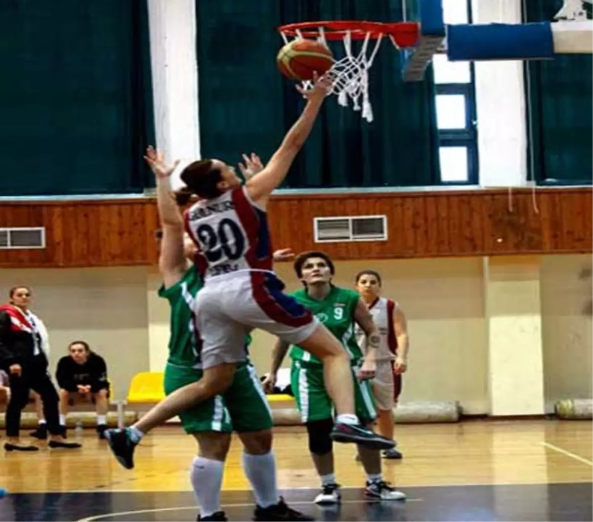 Urlalı Bayanlar Basketbolda Mutlu