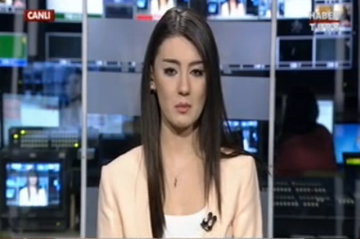 Ölen Oğlunu Sırtında Taşıyan Baba, Spikeri Ağlattı