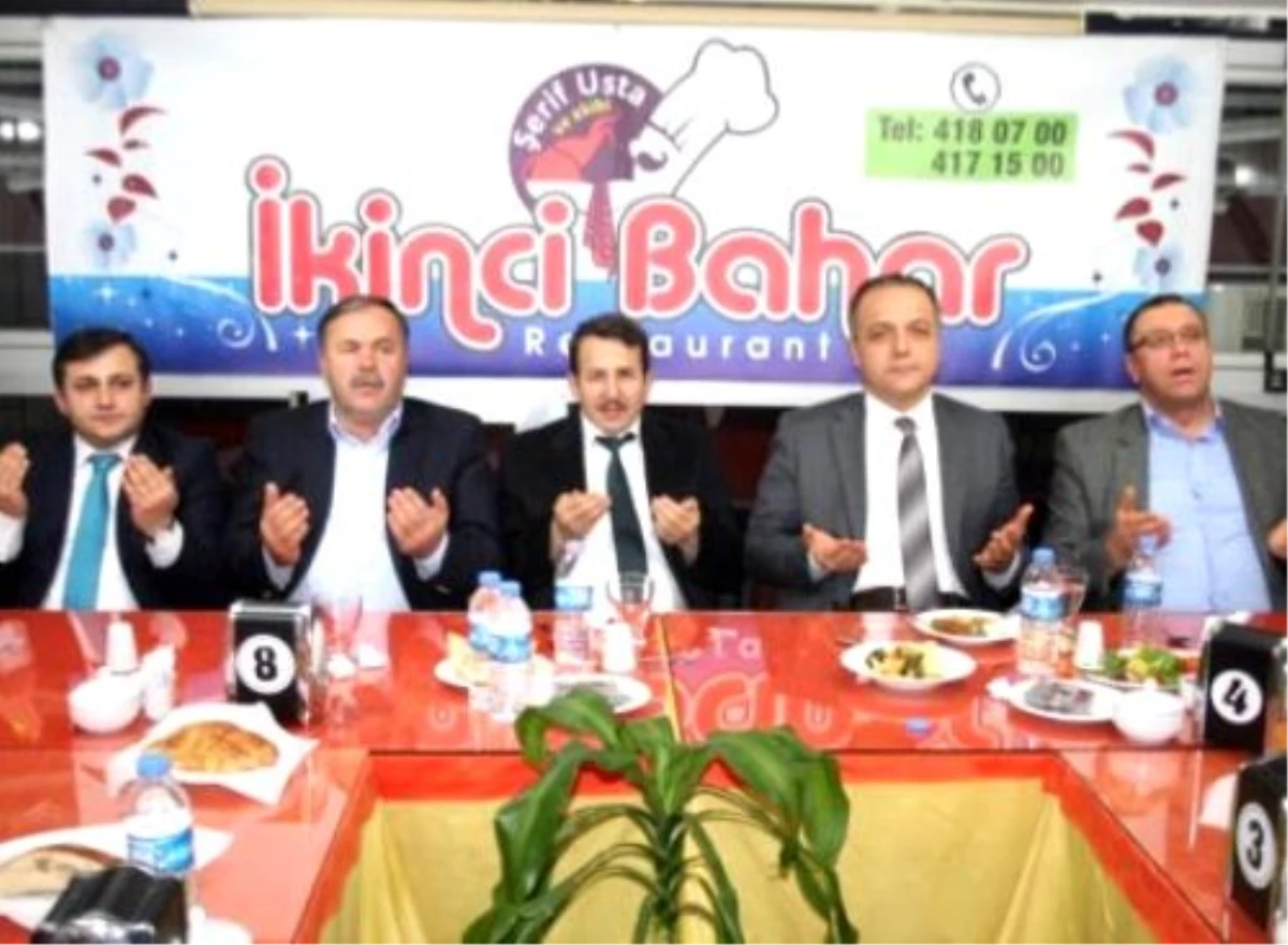 AK Parti Suluova Teşkilatı Yemekte Buluştu