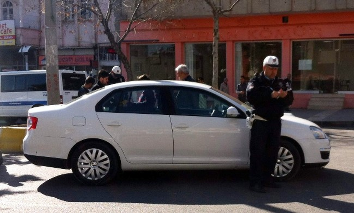 Adıyaman\'da Motosikletle Otomobil Çarpıştı: 2 Yaralı