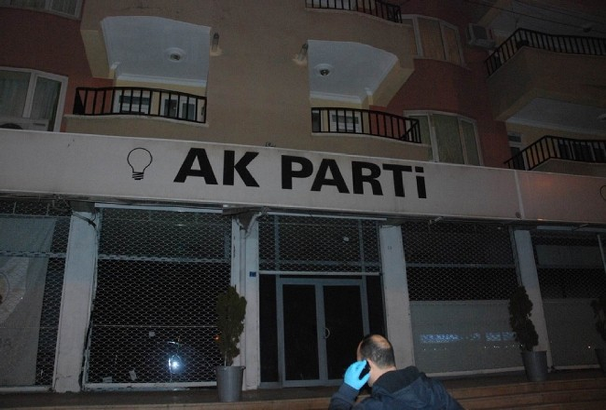 AK Parti Kayapınar İlçe Binasına Bombalı Saldırı