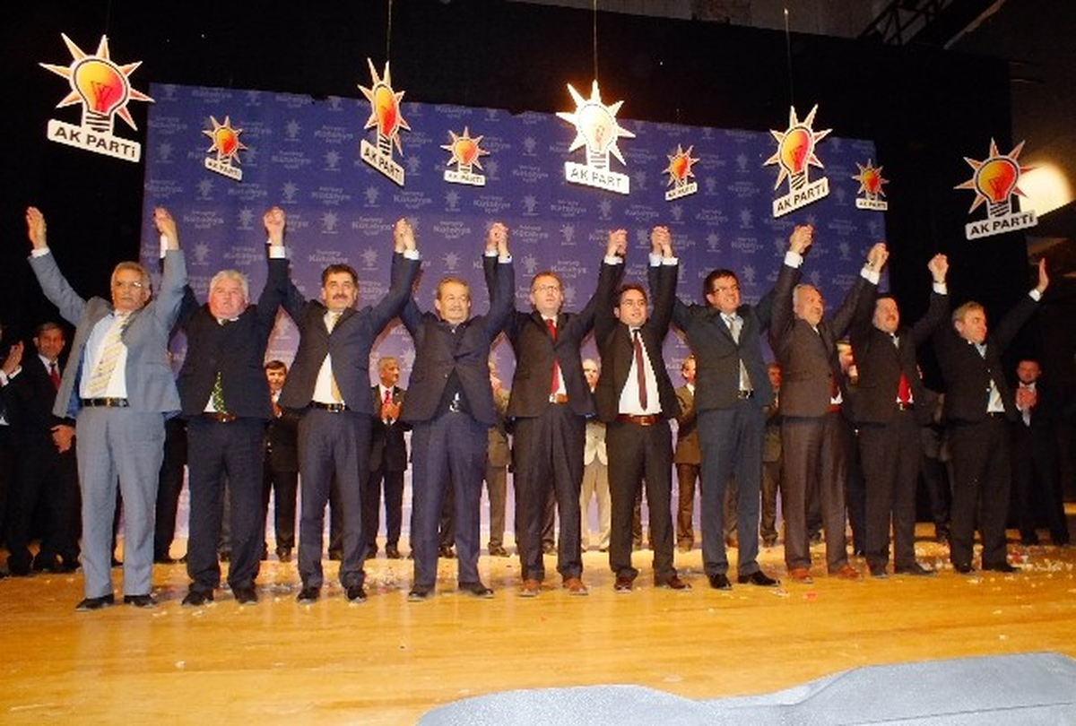 AK Parti\'nin Kütahya Adaylarını Bakan Zeybekci Tanıttı