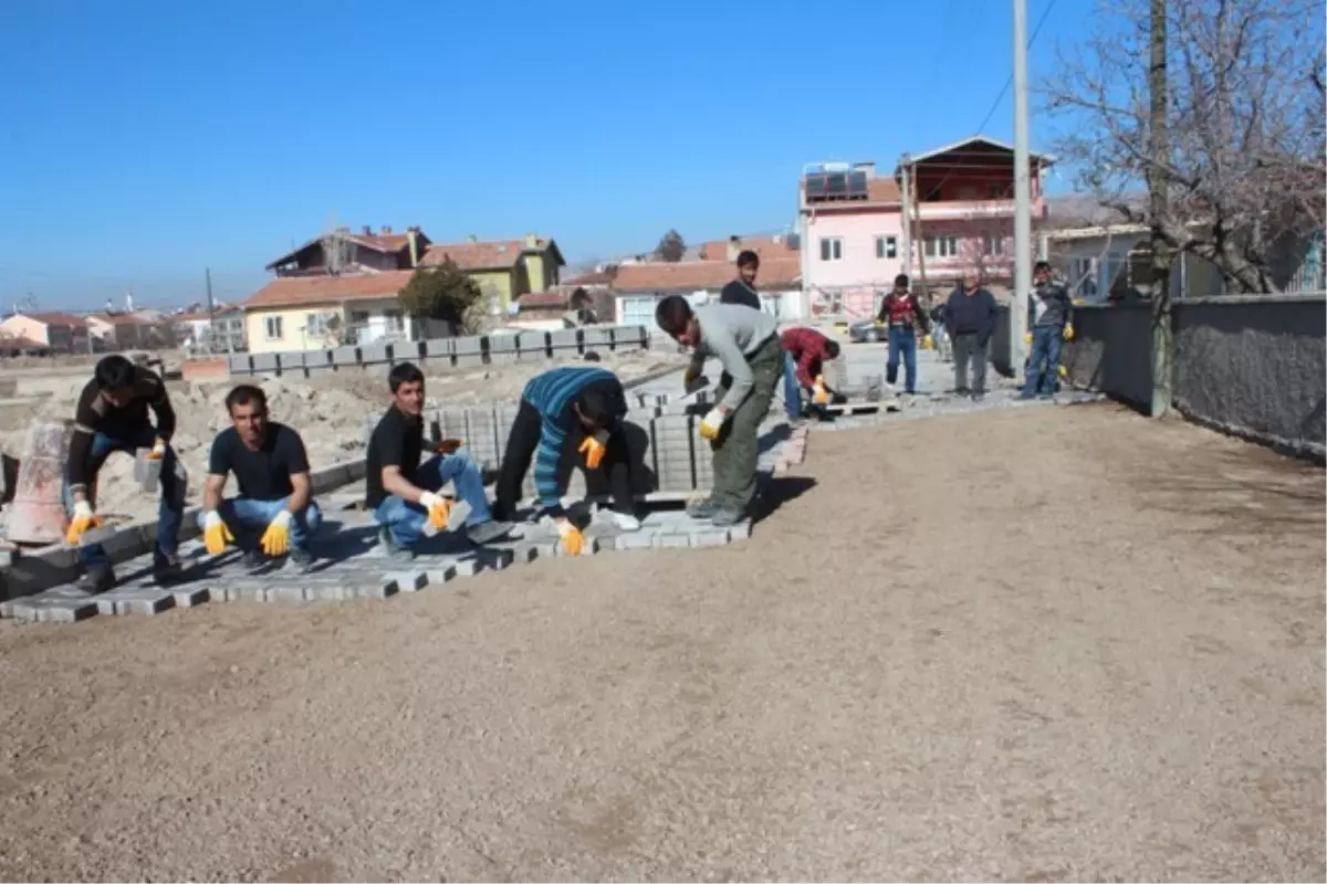 Avanos Belediyesi Yol Yapım Çalışmalarına Devam Ediyor