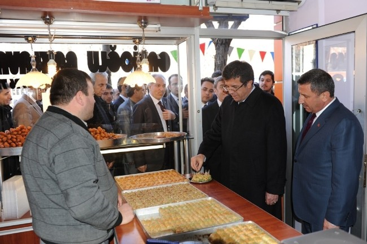 Bakan Zeybekçi Kütahya Esnafını Ziyaret Etti