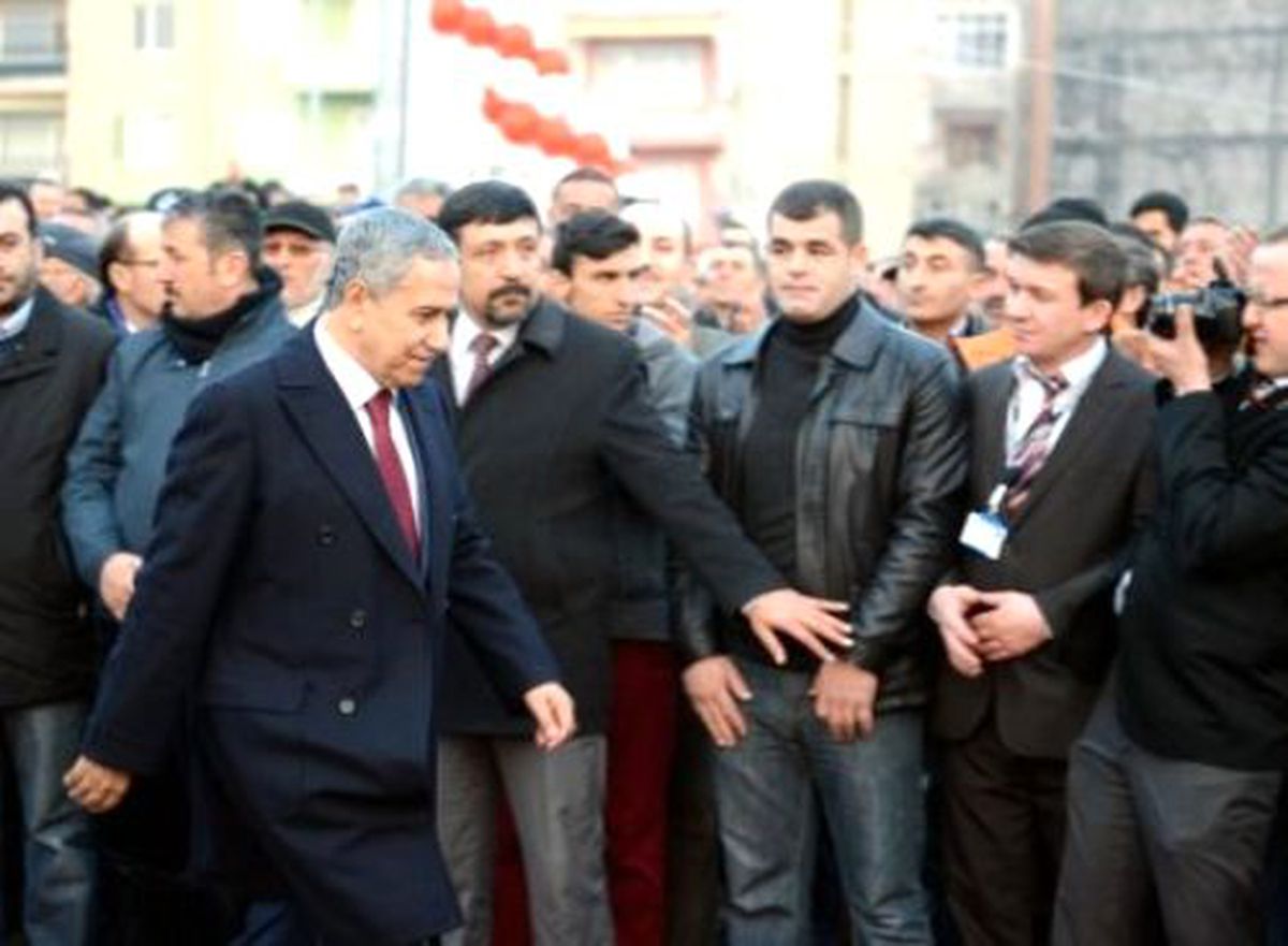 Başbakan Yardımcısı Arınç, Vatandaşlarla Bir Araya Geldi