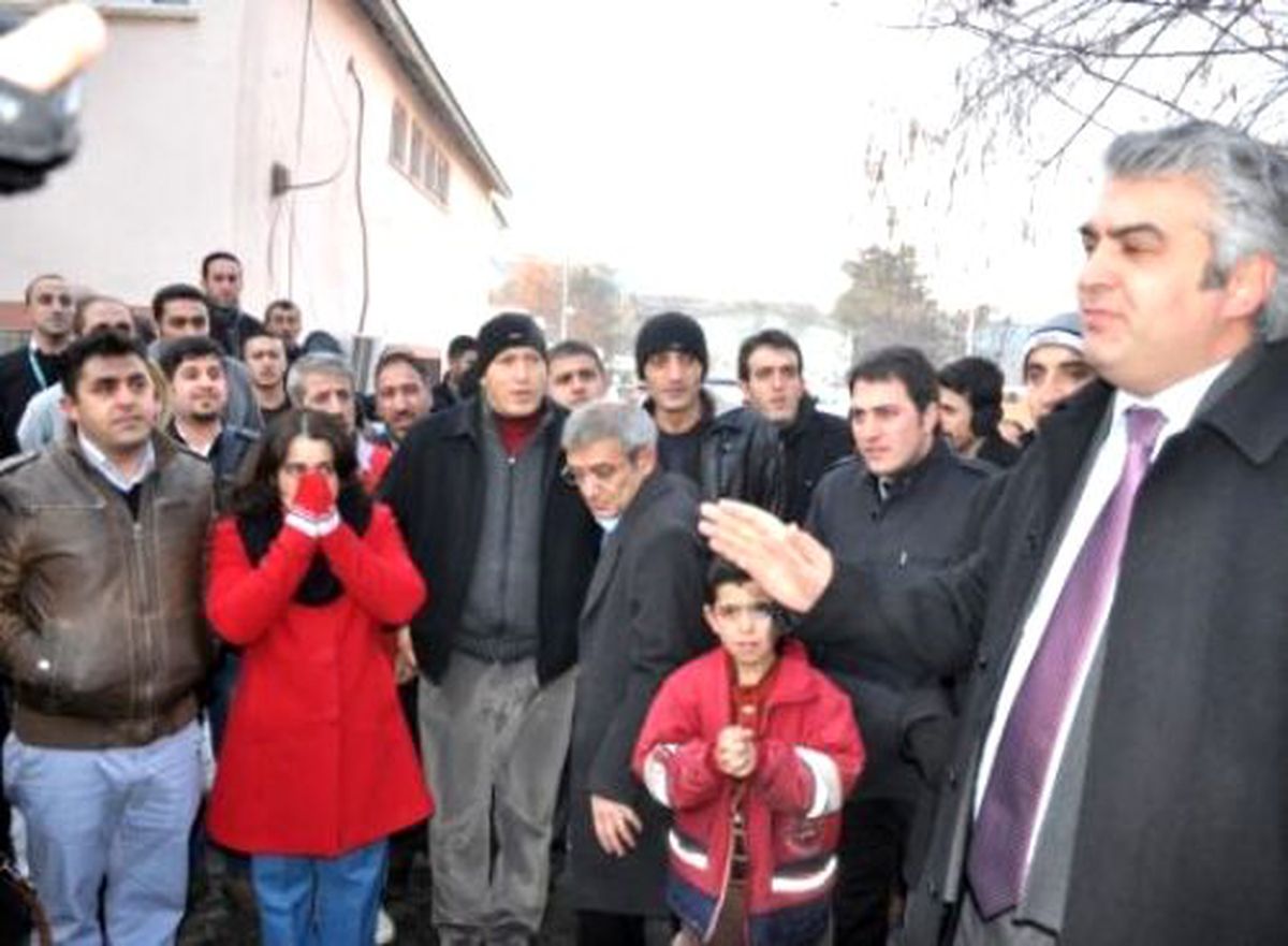 Başhekim için hastane çalışanları eylem yaptı -