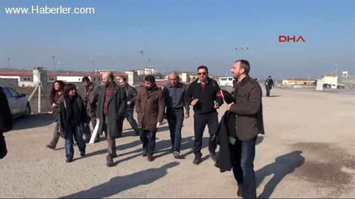 Çağdaş Hukukçular Derneği Üyesi Avukatlardan Görüş Odası Protestosu