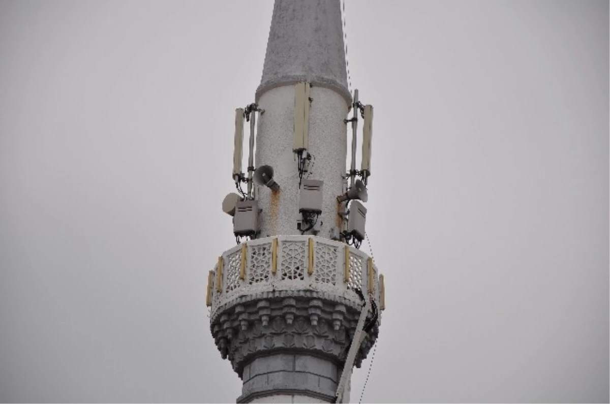 Cami Minaresinde Baz İstasyonu