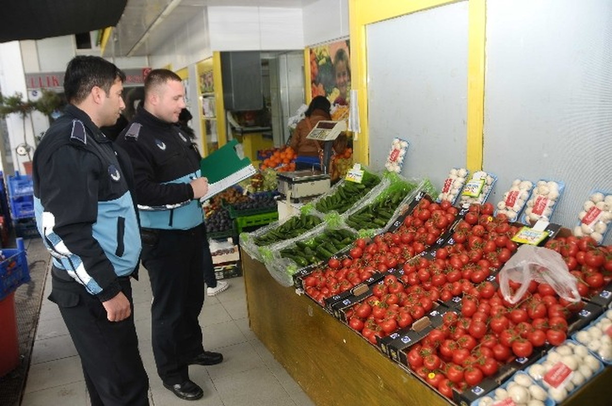 Çeşme\'de Süpermarketler Denetlendi