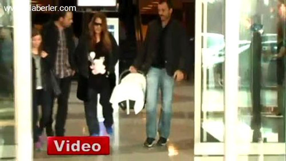 Demet Akalın ve Hira Hastaneden Çıktı