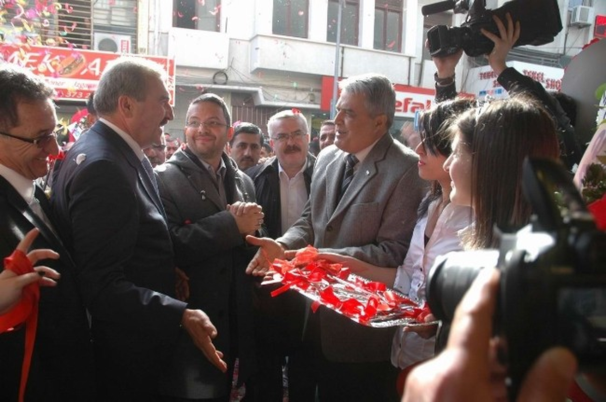 Edremit\'te Özdemir Restaurant\'a Görkemli Açılış