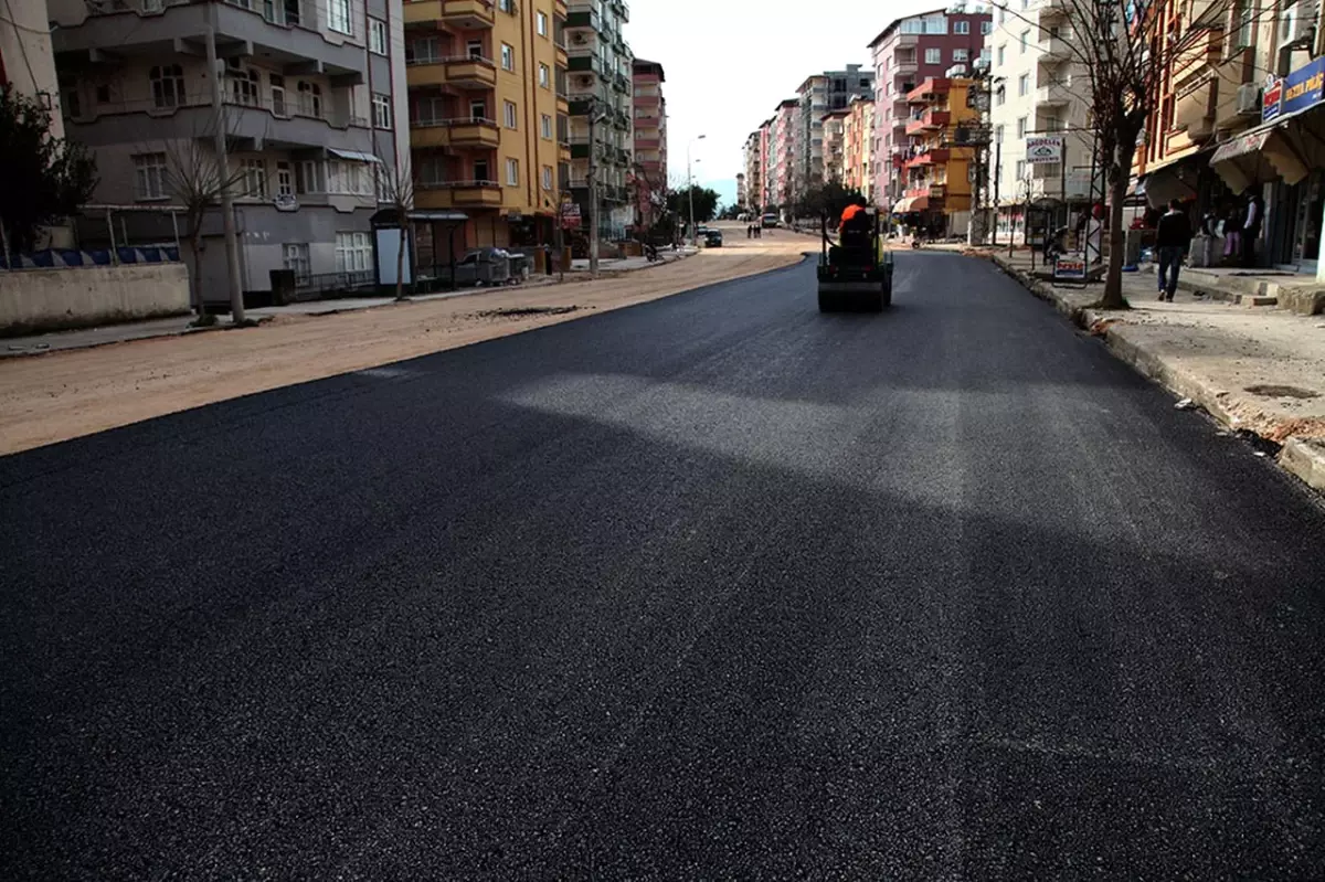 Esenlik Adnan Menderes Caddesi\'nde 2.Etap Asfalt Çalışması