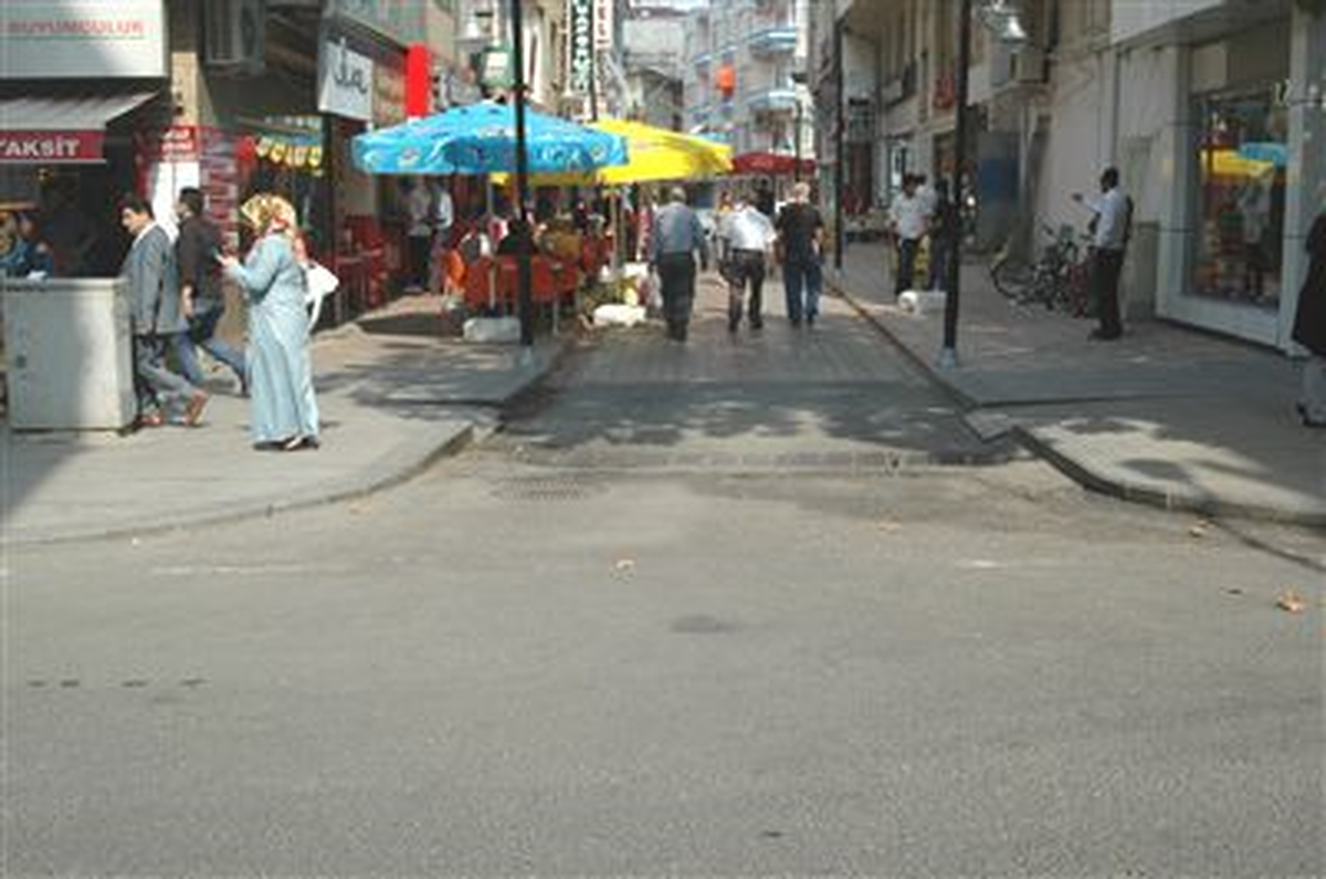 Fabrikalar Sokak\'ın Bir Bölümü Trafiğe Kapatılıyor