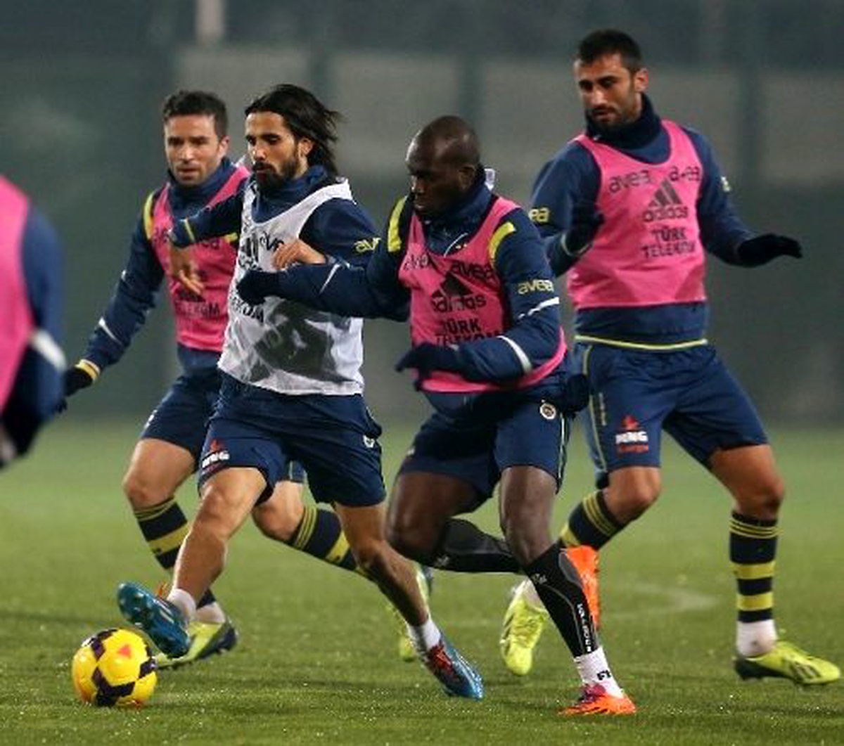 Fenerbahçe\'nin Antrenmanını Taraftarlar da İzledi