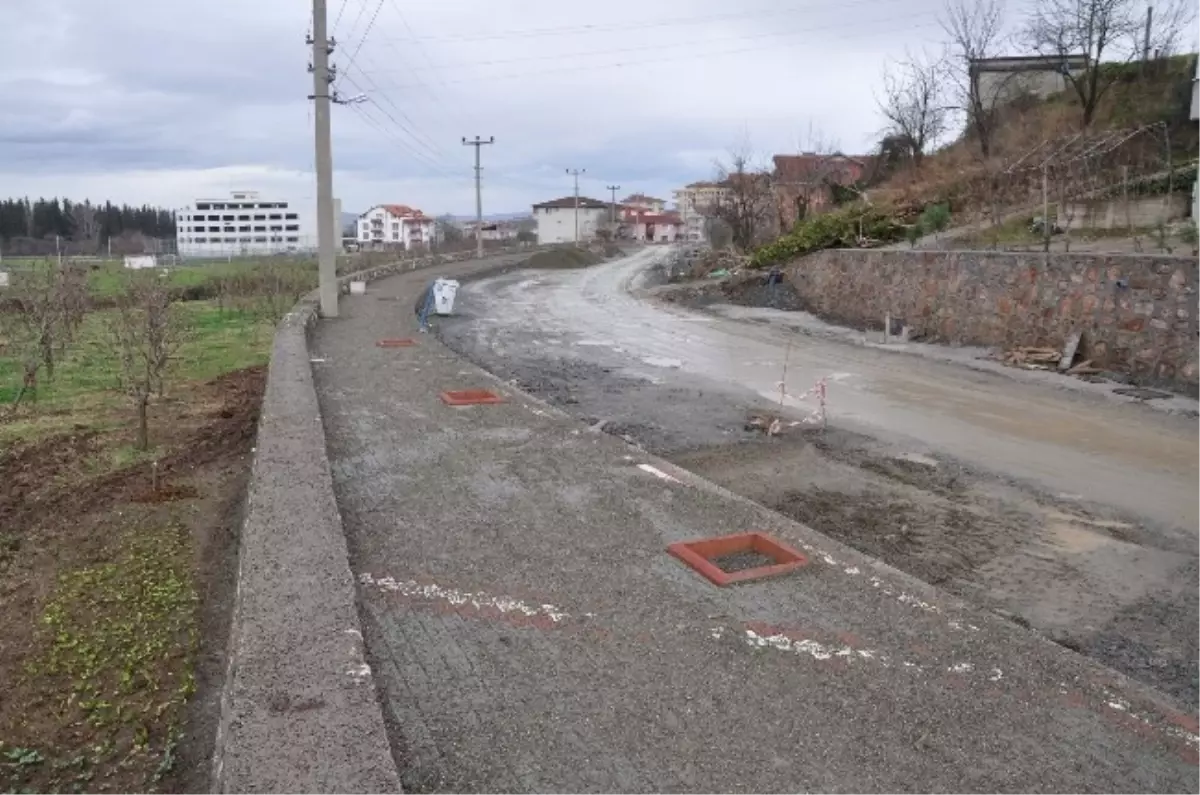 Gölcük Bağdat Caddesi\'nde Yol Çalışmaları Sürüyor