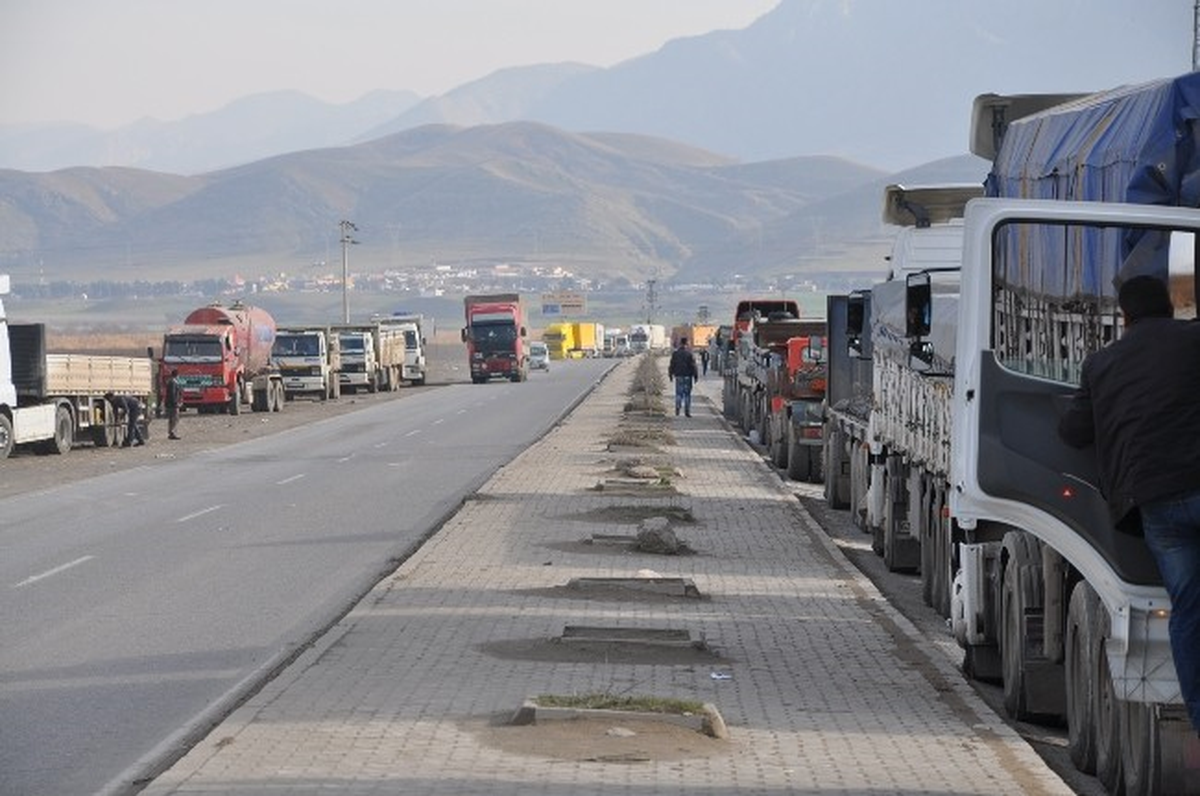 Habur Sınır Kapısı\'nda Araç Giriş-Çıkış İstatistikleri Açıklandı