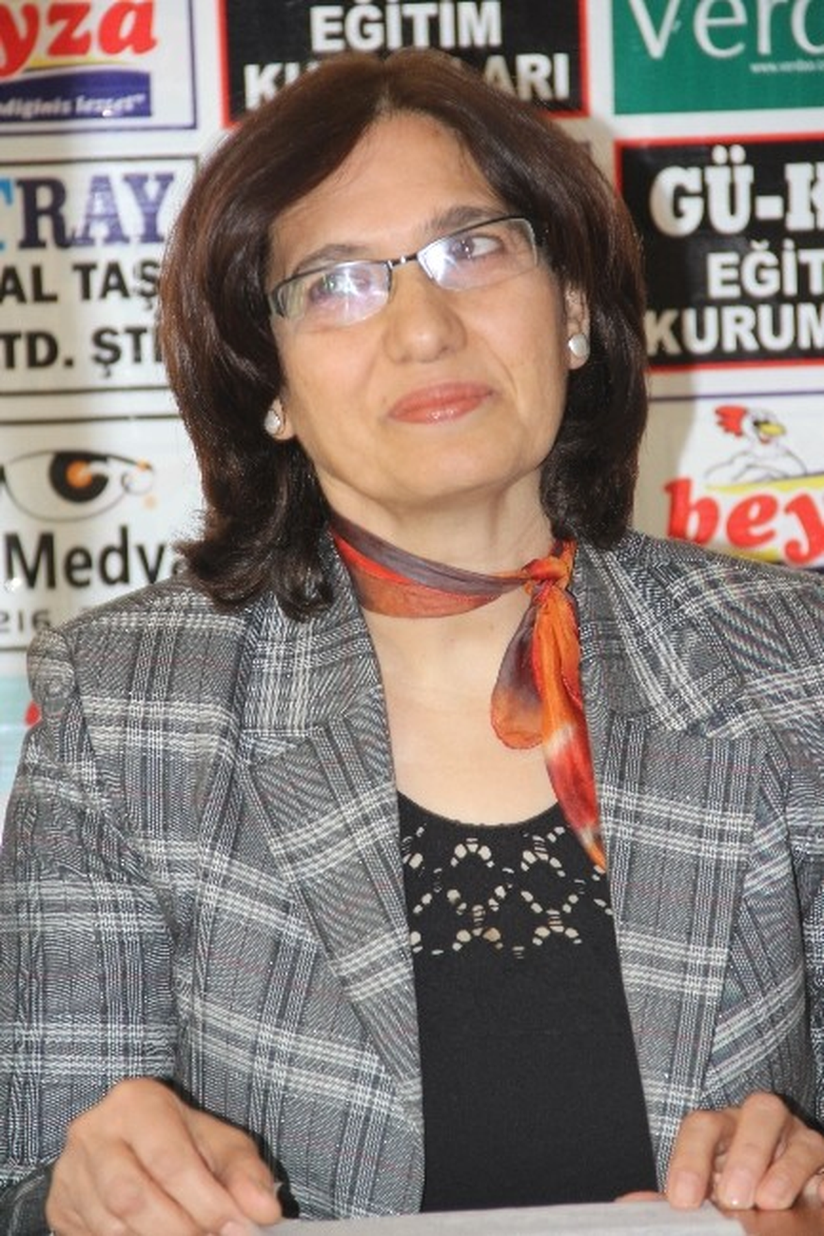 Hatay\'da Kadın Muhtar Adayı Erkek Rakipleriyle Yarışacak