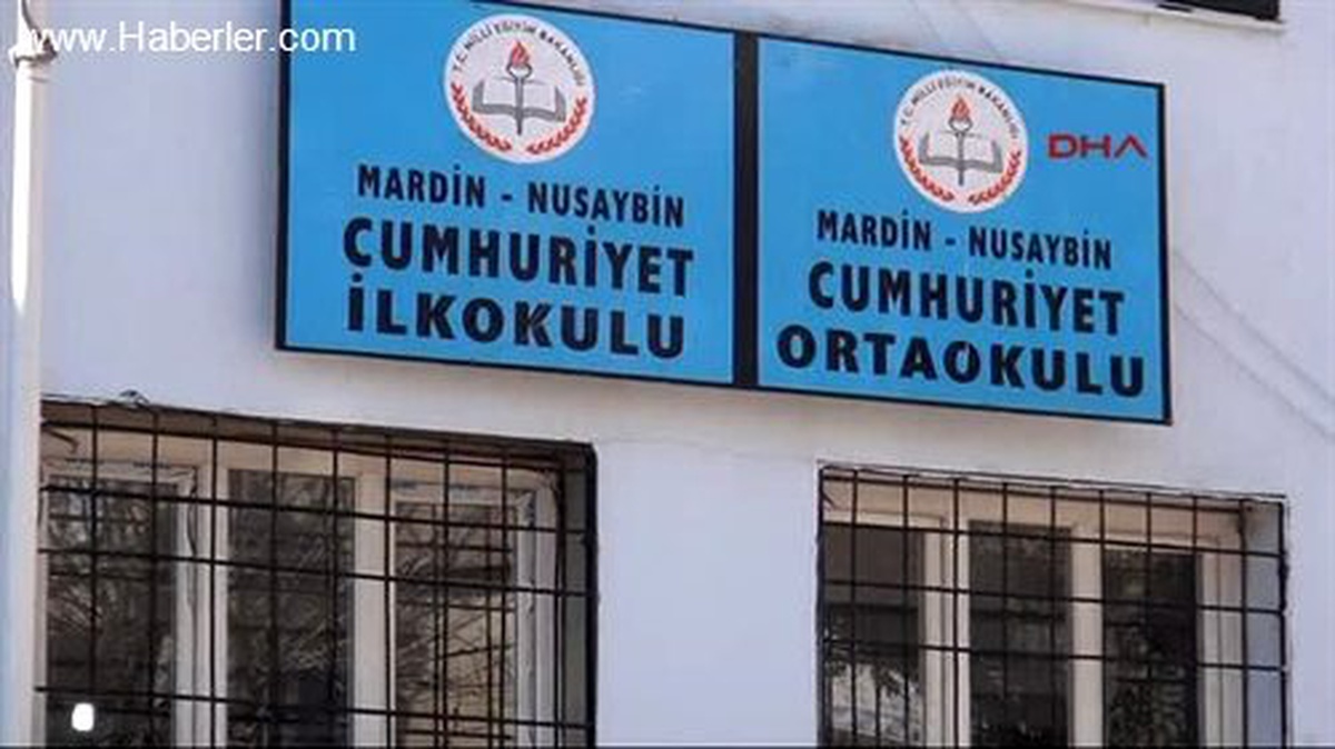 Herkes Tatil Yaparken Onlar, Hasarlı Sıraları Onardı